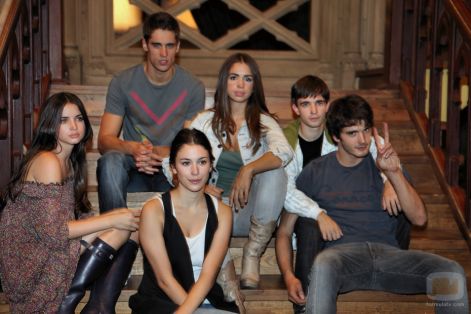 13648_los-chicos-y-las-chicas-de-el-internado.jpg